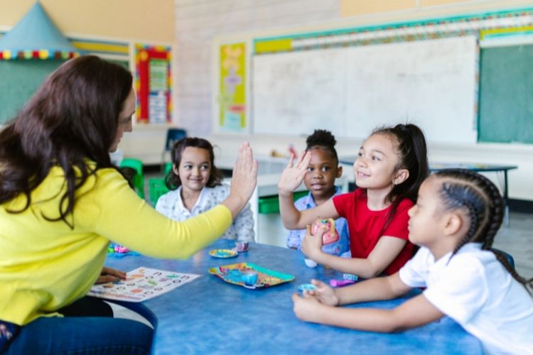 Orang Tua Harus Tahu Cara Melatih Kemampuan Literasi dan Numerasi Anak Sejak Dini